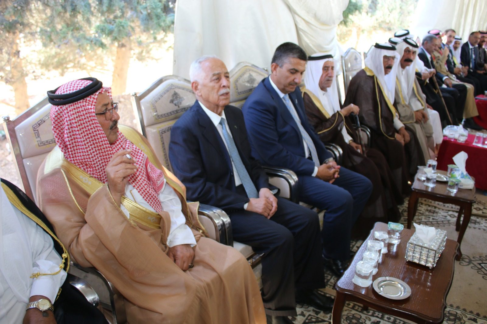 مندوبا عن الملك وولي العهد.. العيسوي يعزي قبيلة الدعجة بوفاة العقيد نايف عليان الجربان...صور