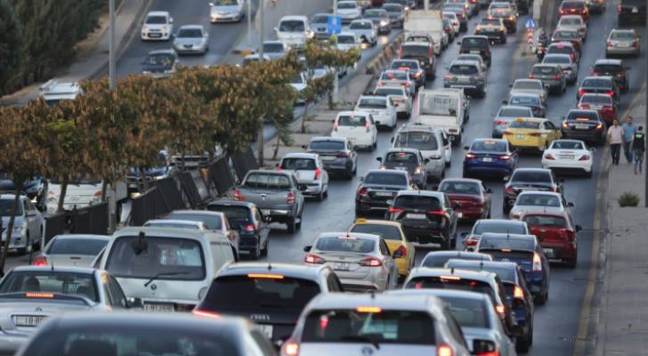 إدارة السير المركزية :سبب الكثافة المرورية تعطل بعض المركبات في العديد من الطرق