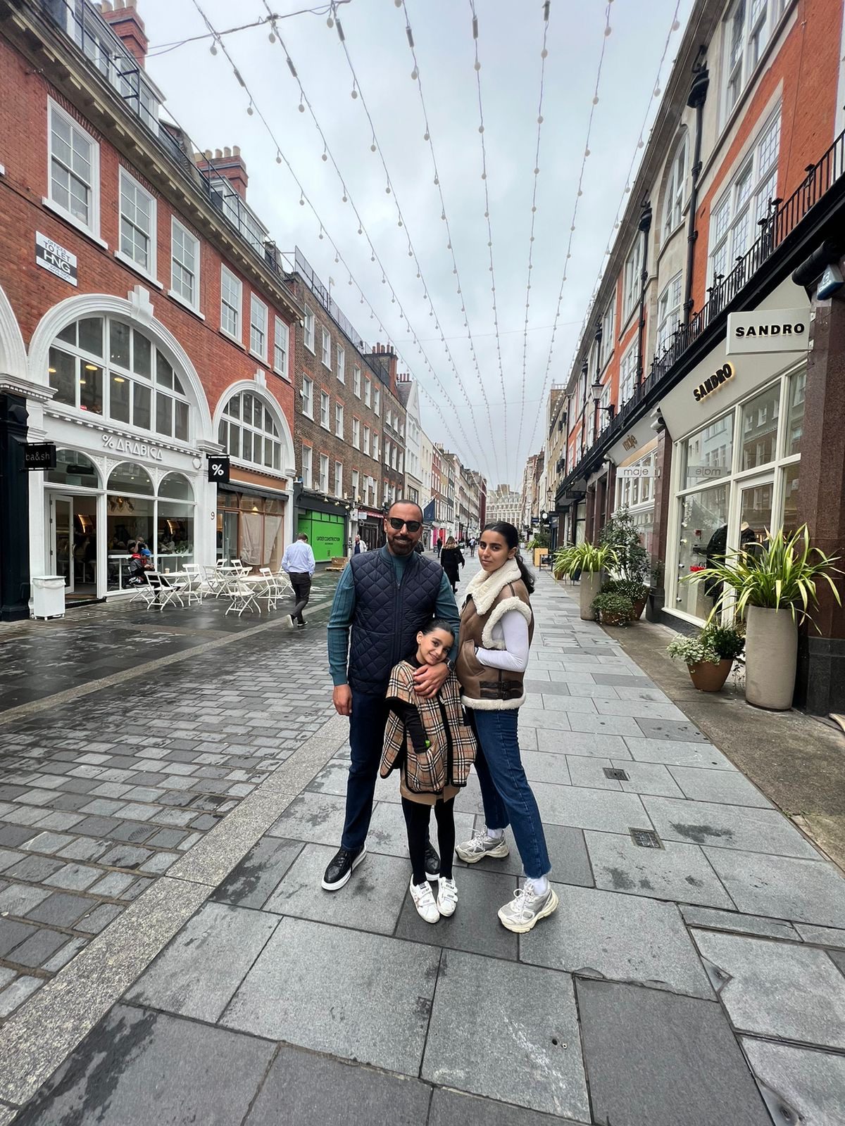 نور البنت الكبرى لرجل الأعمال زايد البداد تتألق في حفل خطوبتها