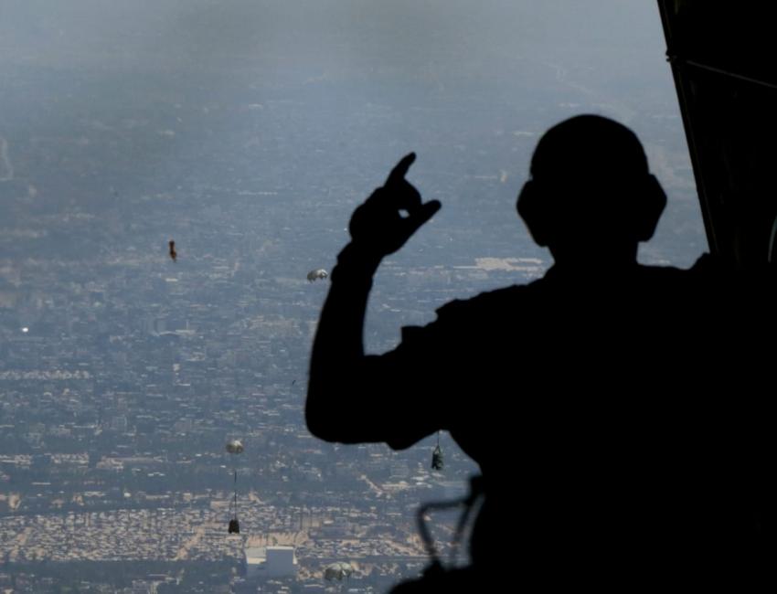 صورة حول : القوات المسلحة تنفذ 3 إنزالات جوية لمساعدات على جنوب غزة القوات المسلحة تنفذ 3 إنزالات جوية لمساعدات على جنوب غزة