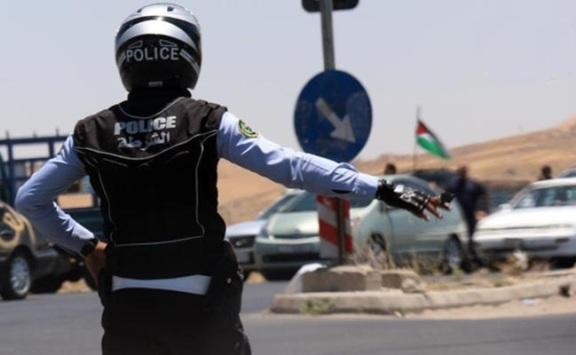 صورة حول : المباحث المرورية تلقي القبض على سائق عمومي سمح لابنه بالقيادة وقام بتصويره (فيديو) المباحث المرورية تلقي القبض على سائق عمومي سمح لابنه بالقيادة وقام بتصويره (فيديو)