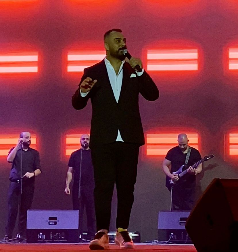 الفنان الأردني حسين السلمان يشعل حماس الجمهور في جرش