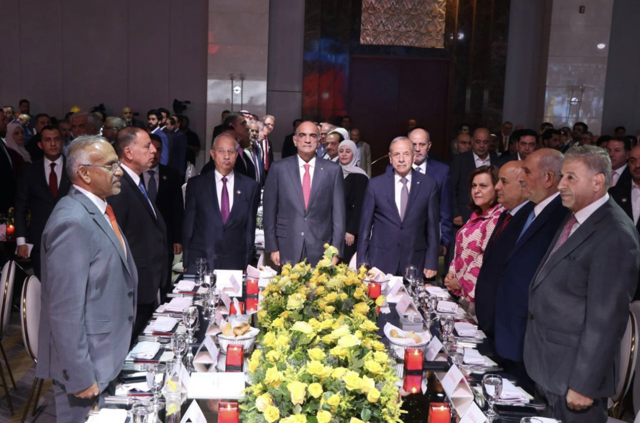 الخصاونة يكرم 100 شركة من ضمنها الاردنية لانتاج الادوية "فيديو وصور"