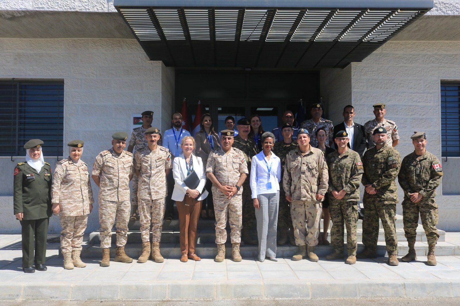 تخريج 40 موظف شاركوا في دورة تدريبية مكثفة بـ "مهارات الضيافة"