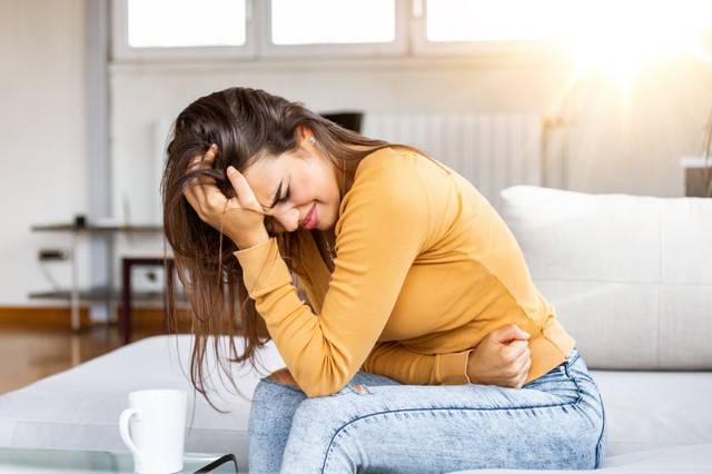 ما أسباب وجع البطن عند الاستيقاظ من النوم؟