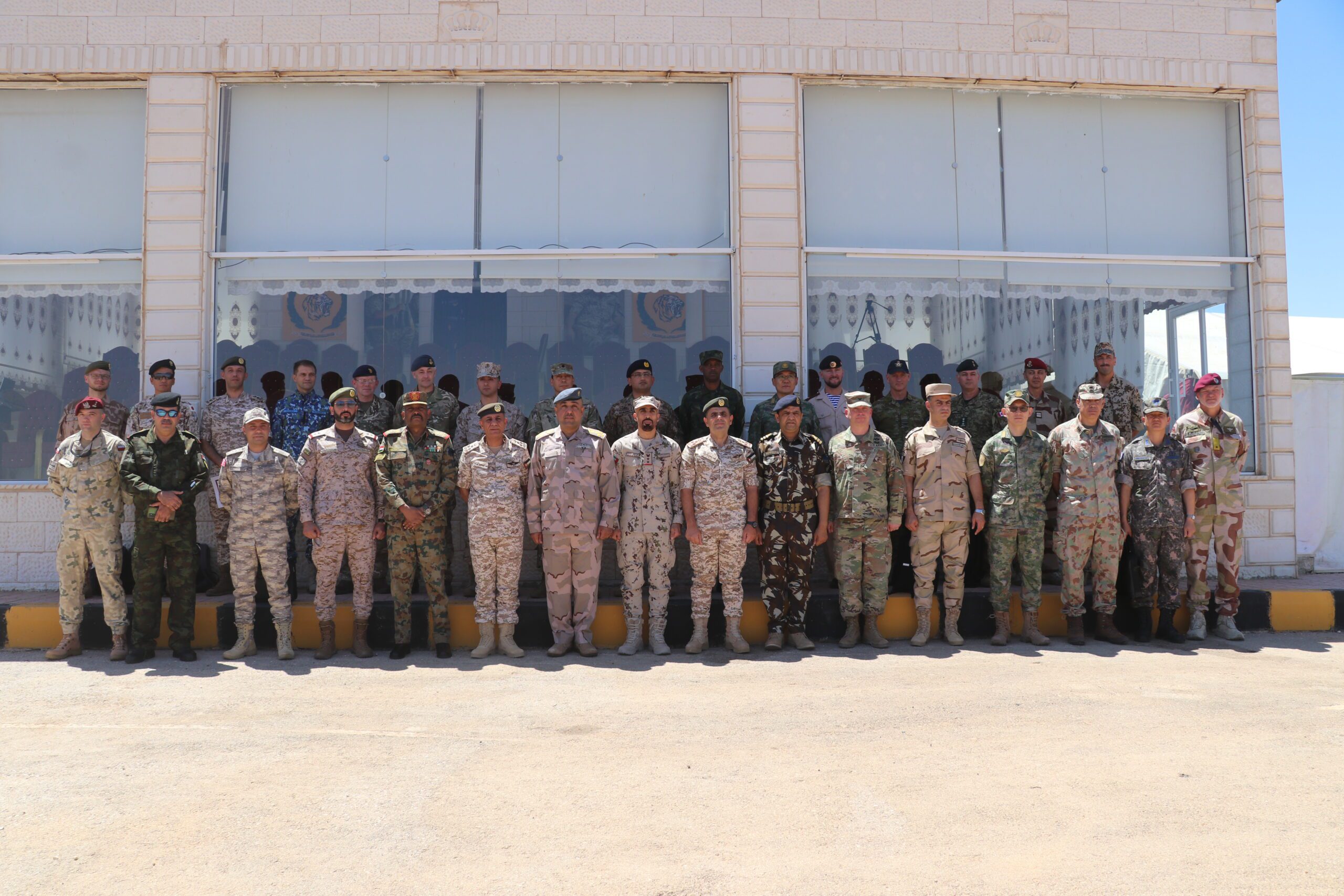 زيارة وفد من الملحقين العسكريين إلى المنطقة العسكرية الشرقية