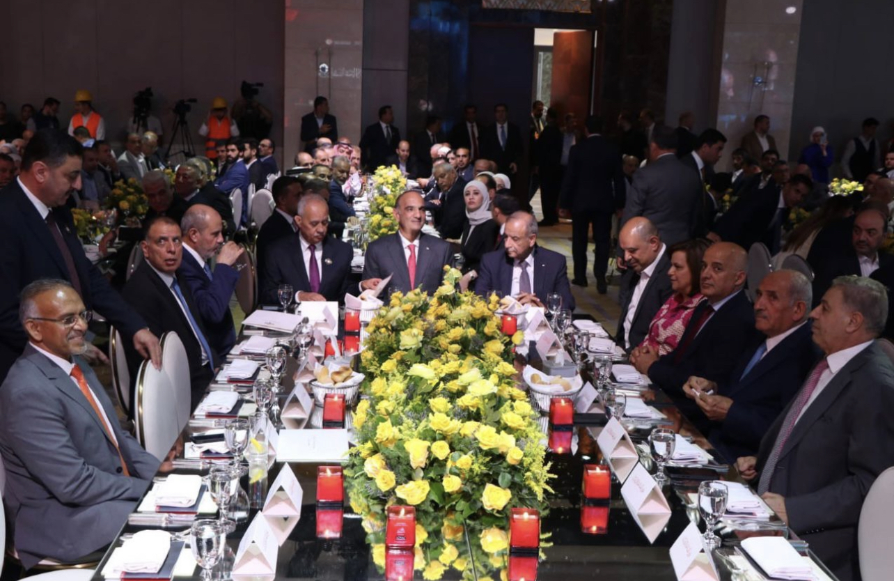 الخصاونة يكرم 100 شركة من ضمنها الاردنية لانتاج الادوية "فيديو وصور"