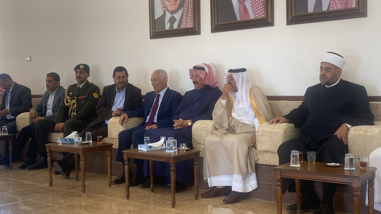 عاجل .. مندوبا عن الملك وولي العهد...العيسوي يعزي الفايز والأزايدة والعكروش