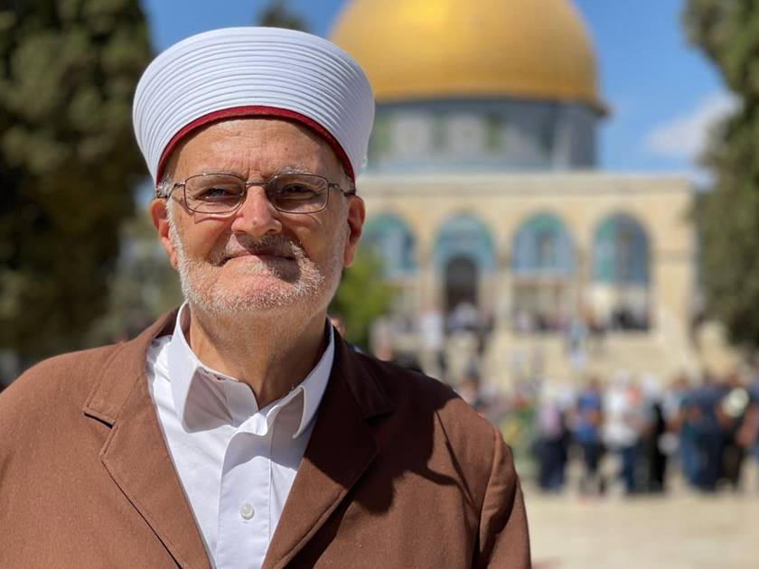 عاجل .. إسرائيل تعتقل الشيخ عكرمة صبري لنعيه هنية