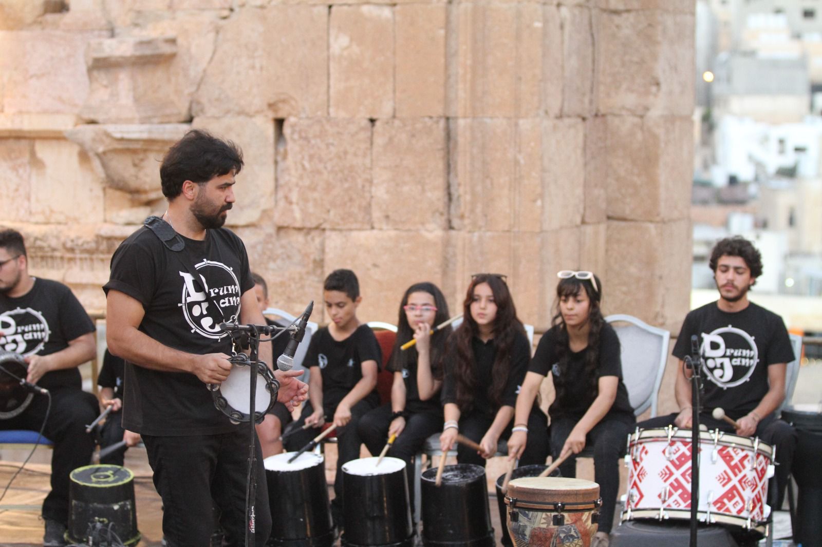 مسرح أرتيمس في جرش يستضيف فرقة "درم جام"