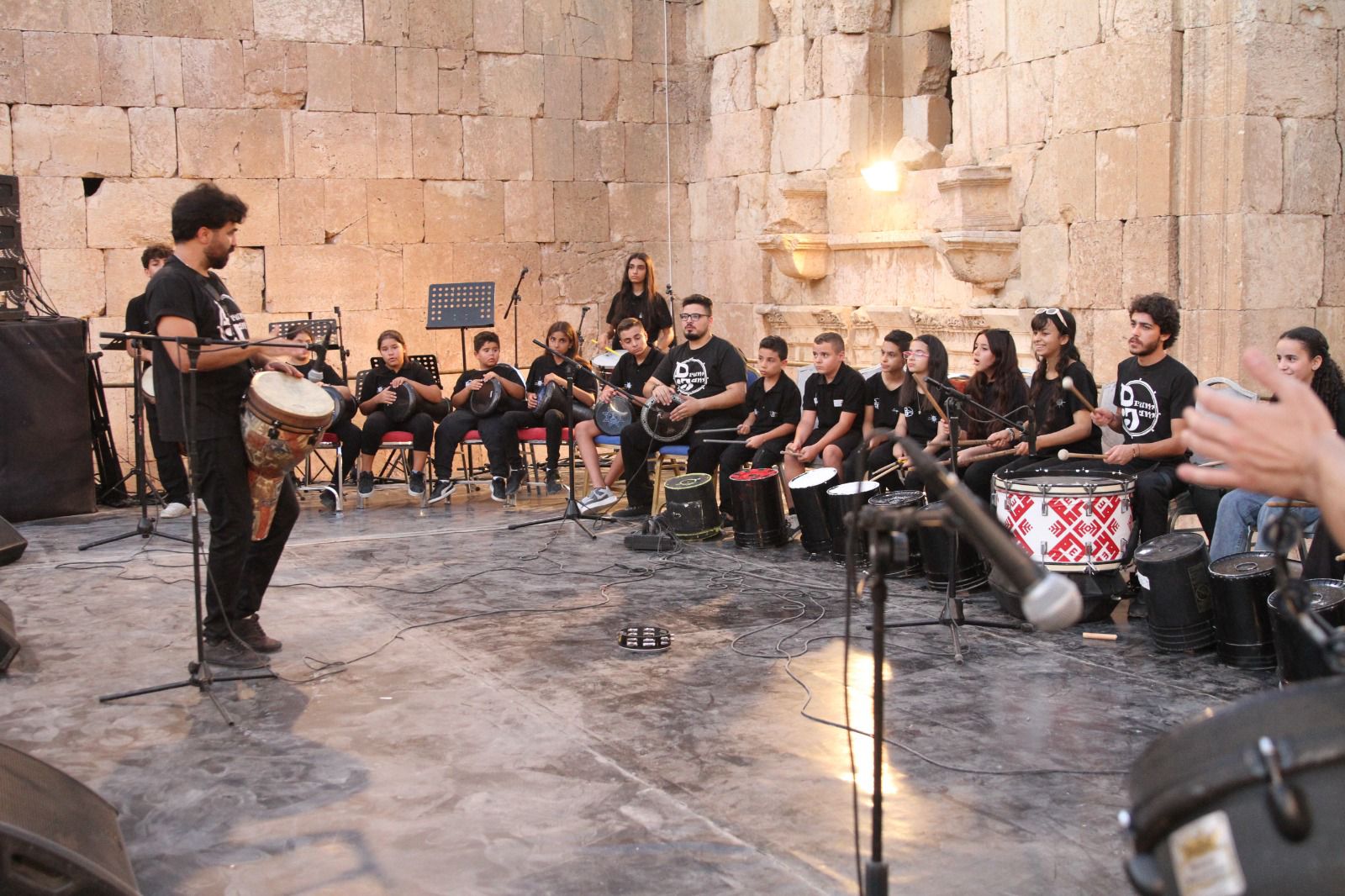 مسرح أرتيمس في جرش يستضيف فرقة "درم جام"