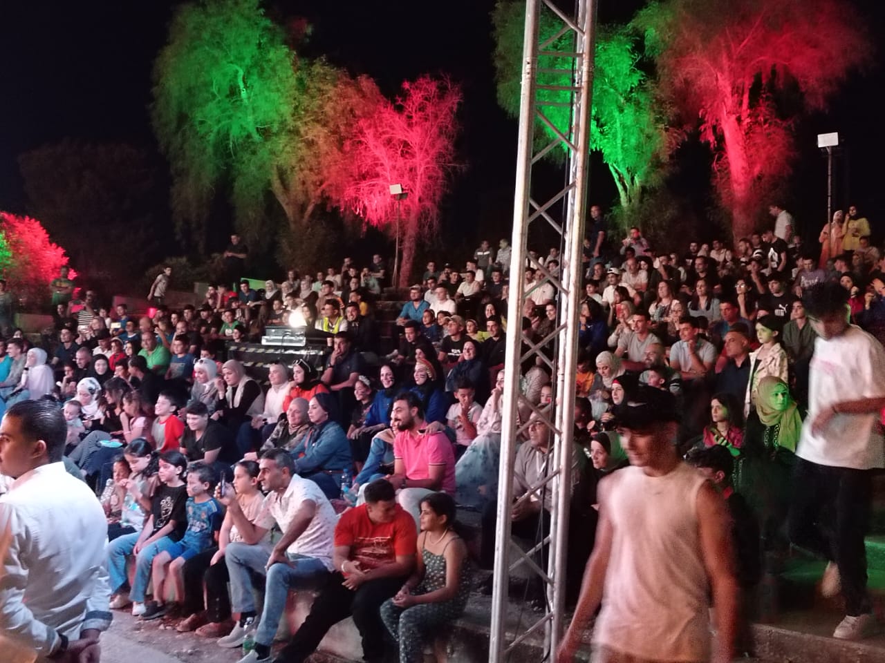 "زعل وخضرة" تتألق في مهرجان جرش في مسرحية "ترند"