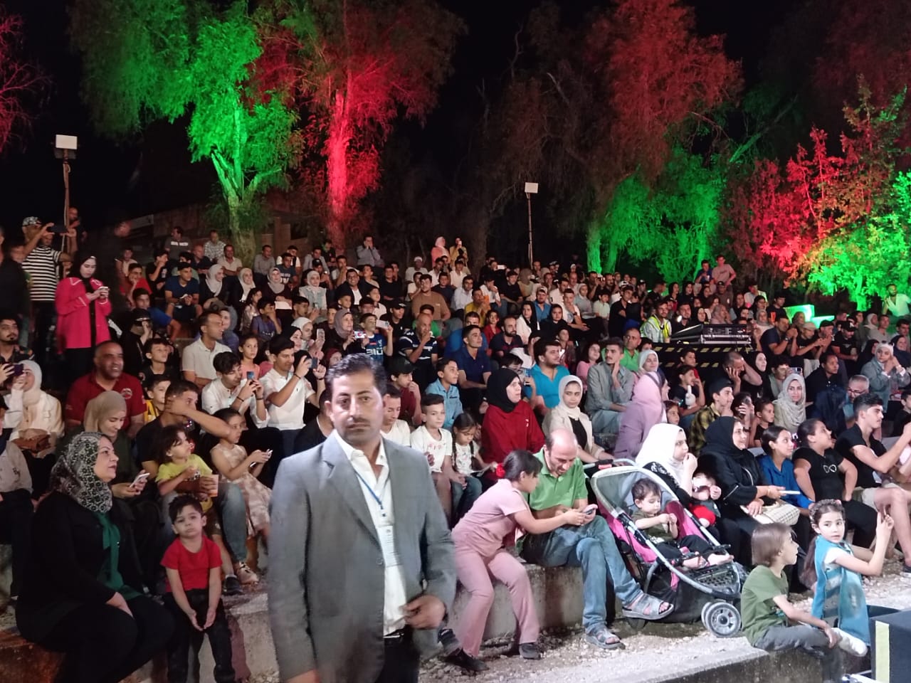 "زعل وخضرة" تتألق في مهرجان جرش في مسرحية "ترند"