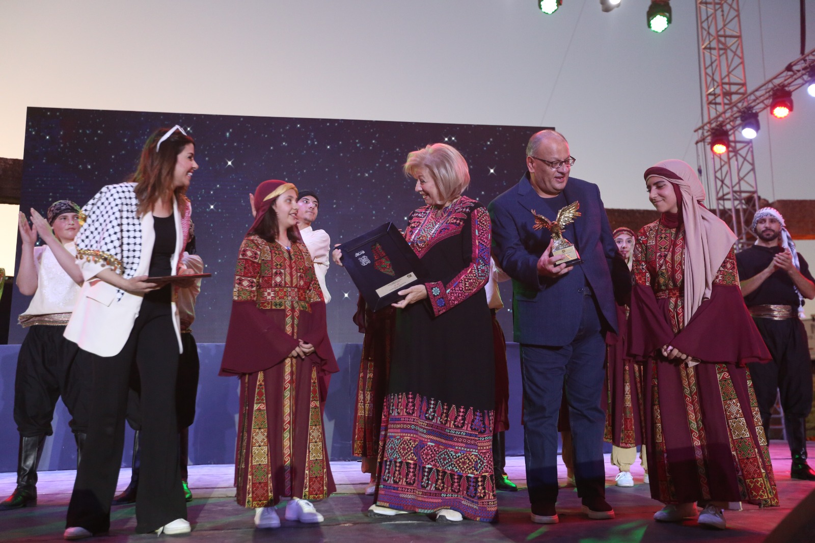 فرقة "أوف ستيج" الاستعراضية تسطر ليلة تراثية فلسطينية في أمسية جرشية