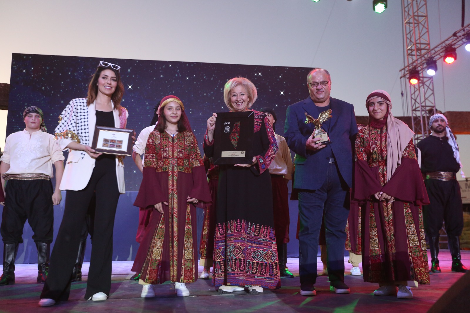 فرقة "أوف ستيج" الاستعراضية تسطر ليلة تراثية فلسطينية في أمسية جرشية