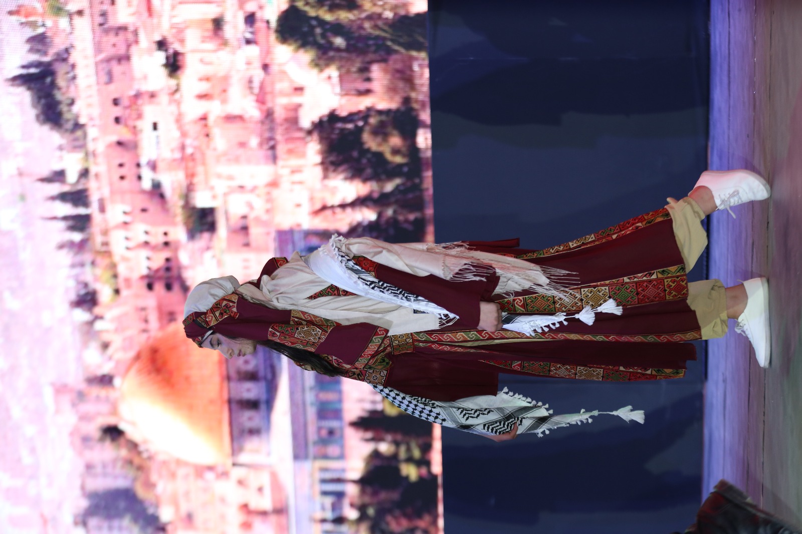 فرقة "أوف ستيج" الاستعراضية تسطر ليلة تراثية فلسطينية في أمسية جرشية