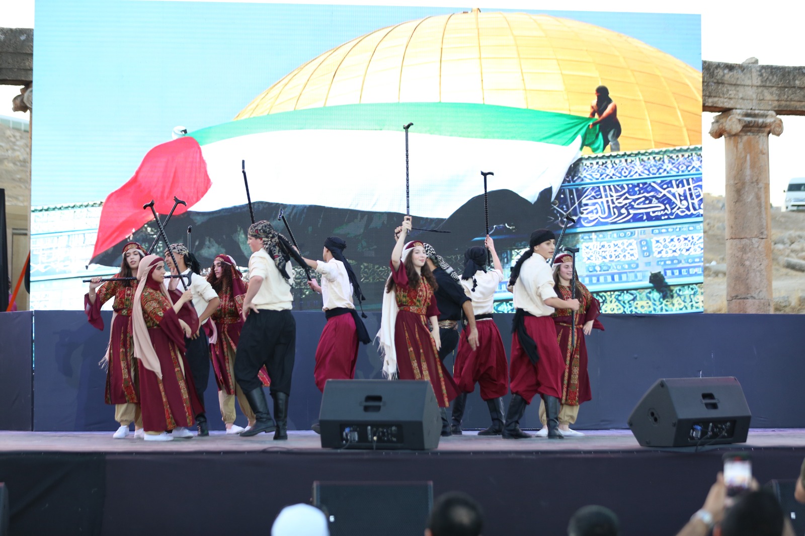 فرقة "أوف ستيج" الاستعراضية تسطر ليلة تراثية فلسطينية في أمسية جرشية