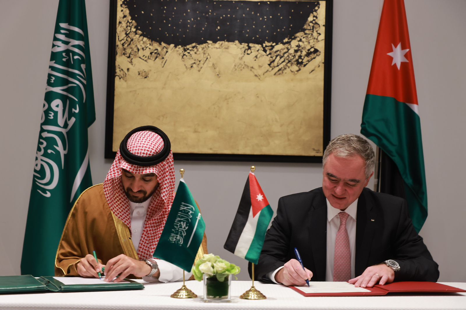 صورة حول : وزارة الشباب توقع اتفاقية مع وزارة الرياضة السعودية وزارة الشباب توقع اتفاقية مع وزارة الرياضة السعودية