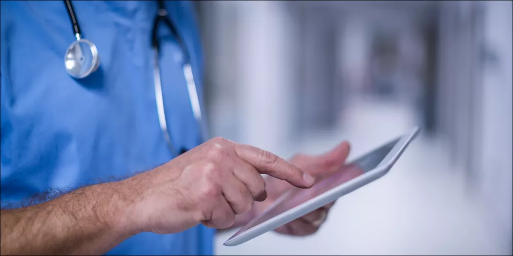 عاجل | خطأ طبي في تشخيص مرض موظف يثير جدلًا في مكان عمله