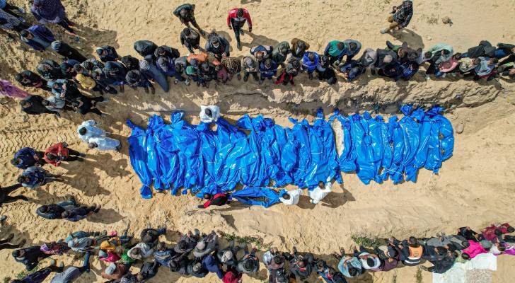 صورة حول : قصف عنيف يؤدي الى شطب عائلة كاملة من السجل المدني قصف عنيف يؤدي الى شطب عائلة كاملة من السجل المدني