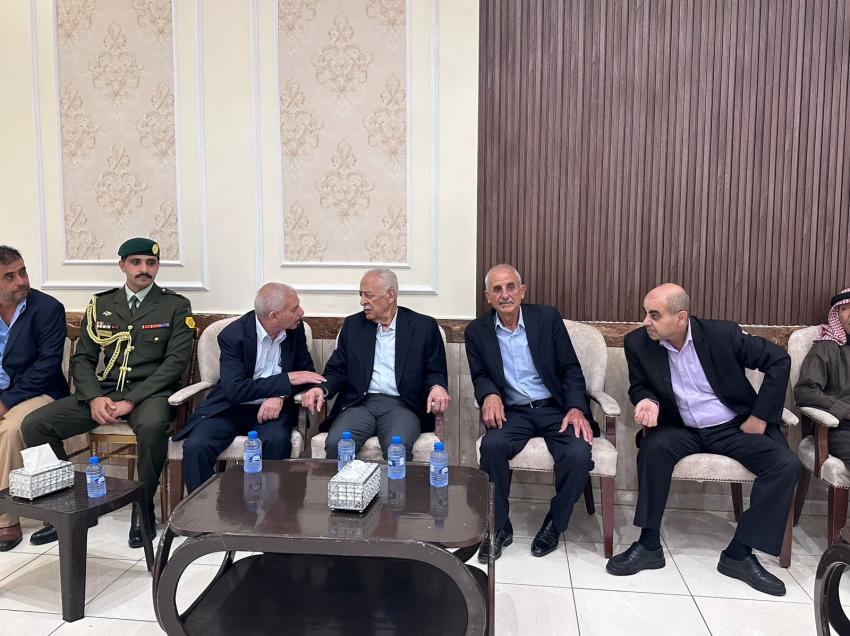 صورة حول : مندوبا عن الملك وولي العهد .. العيسوي يعزي الجبور والعلاوين مندوبا عن الملك وولي العهد .. العيسوي يعزي الجبور والعلاوين