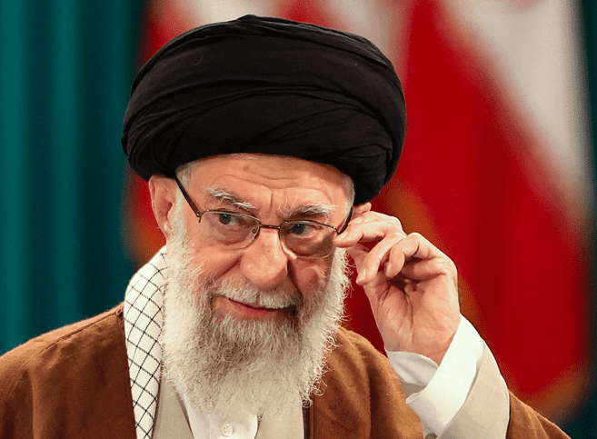 خامنئي يشعل ضجة بتدوينة على "إكس"