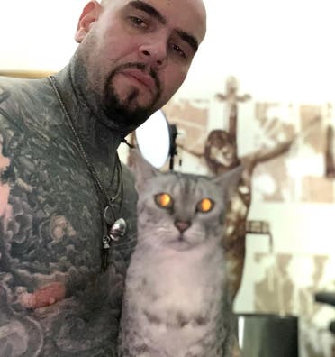 تحت مسمى" فنان".. الشرطة الأمريكية تقبض على رسام بريحة الدم !