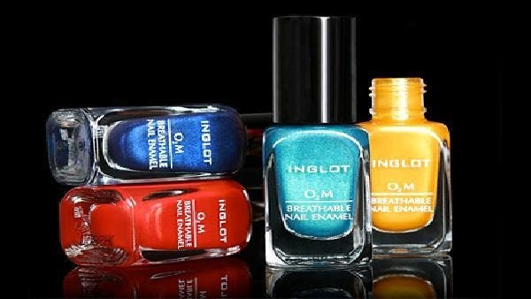 هل طلاء الاظافر يبطل الصلاه؟