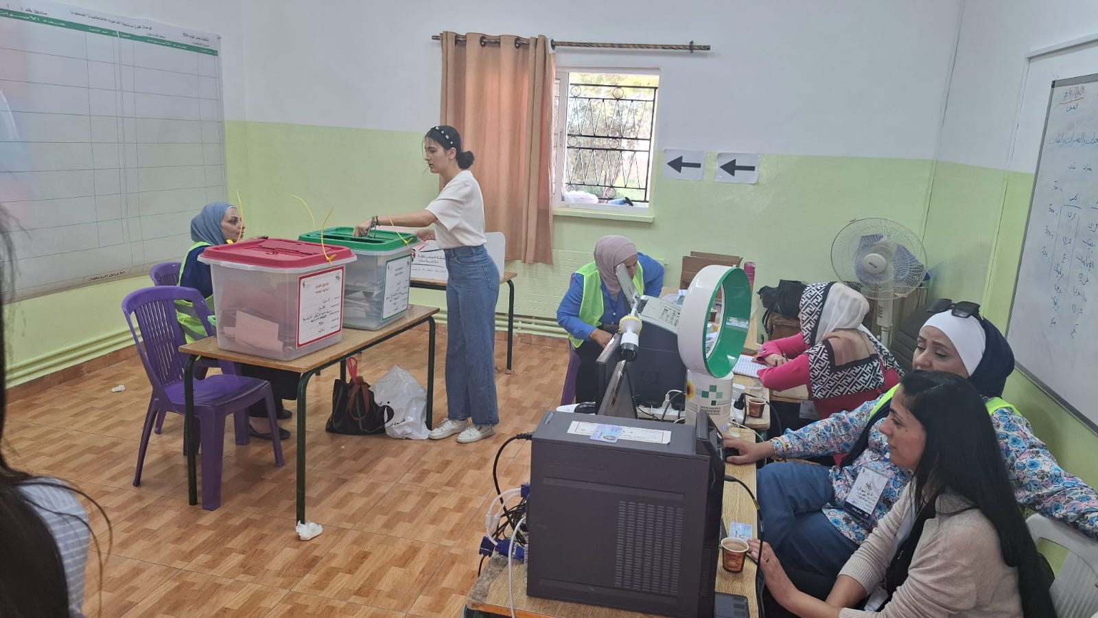 53% نسبة التصويت بالكرك و 29% بالقصر وفقوع حتى السادسة مساء (فيديو وصور)