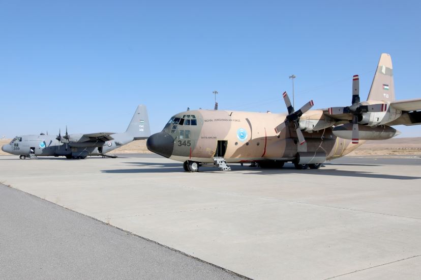 القوات المسلحة تنفذ إنزالين جويين لمساعدات إنسانية على قطاع غزة