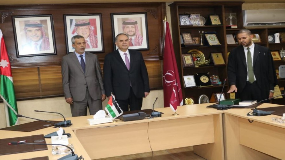 صورة حول : ستة و سبعون محامياً يؤدون اليمين الدستورية أمام وزير العدل ستة و سبعون محامياً يؤدون اليمين الدستورية أمام وزير العدل