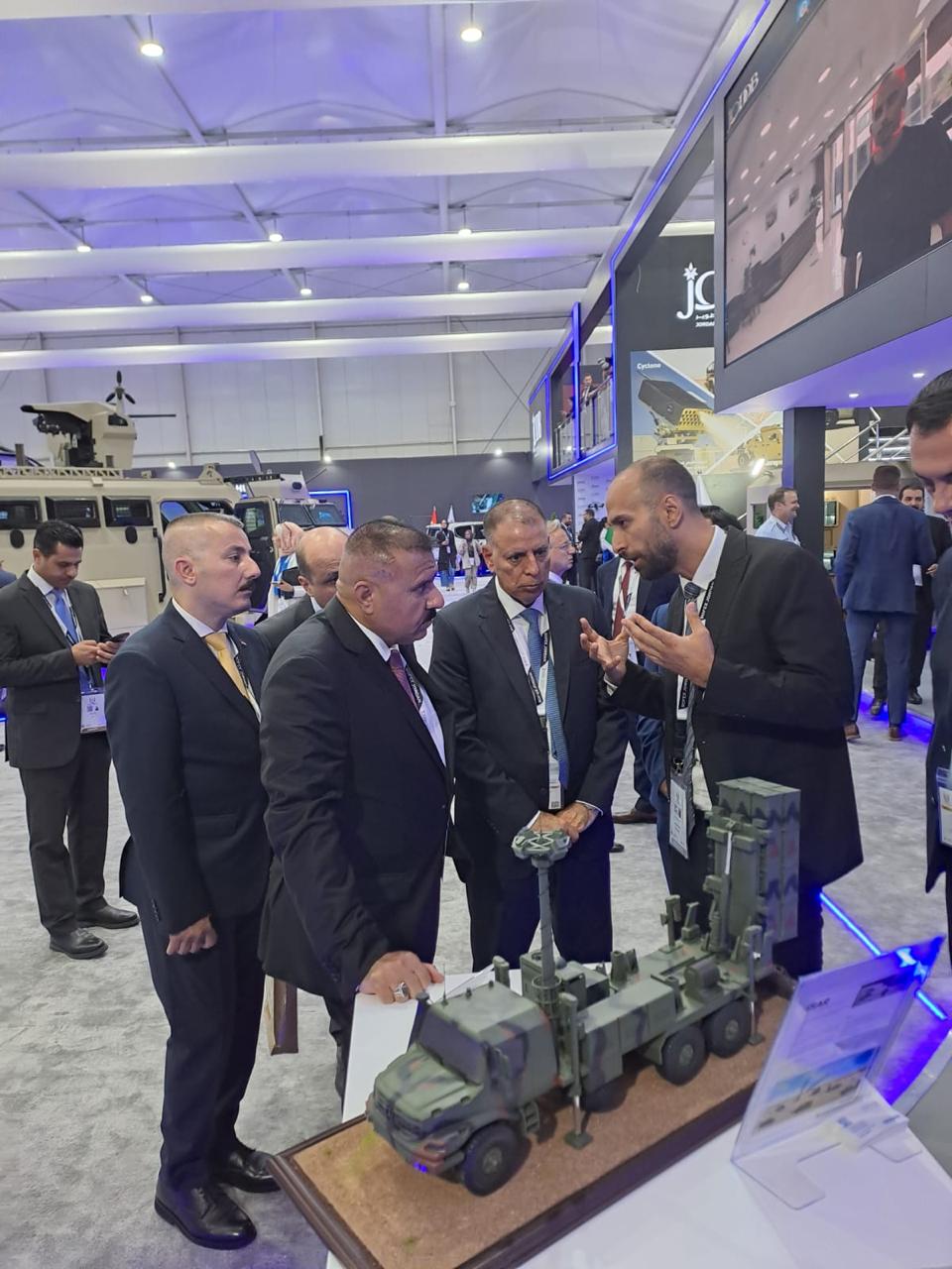 "الفراية" يطلع نظيره العراقي على الأجنحة الخاصة بالقوات المسلحة سوفكس 2024