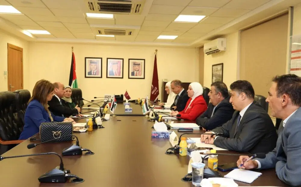 صورة حول : "التهتموني" تبحث تعزيز التعاون في قطاع النقل بين الأردن وفلسطين "التهتموني" تبحث تعزيز التعاون في قطاع النقل بين الأردن وفلسطين