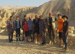 عاجل | إنقاذ عائلة ضلت طريقها في وادي بن حماد بالكرك