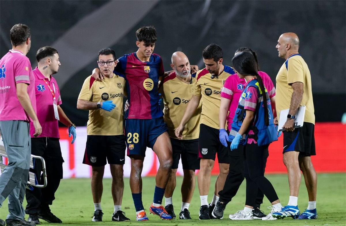 برشلونة يعلن غياب لاعب لمدة عام بسبب إصابة خطيرة