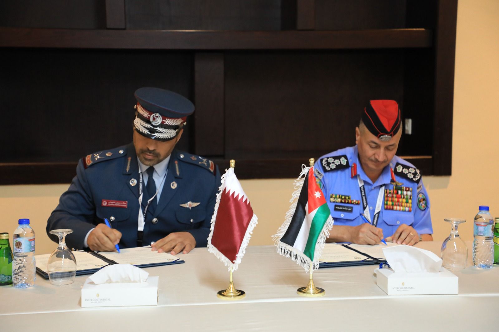 صورة حول : مدير الأمن العام يلتقي رؤساء الوفود الشرطية المشاركة بسوفكس 2024 مدير الأمن العام يلتقي رؤساء الوفود الشرطية المشاركة بسوفكس 2024