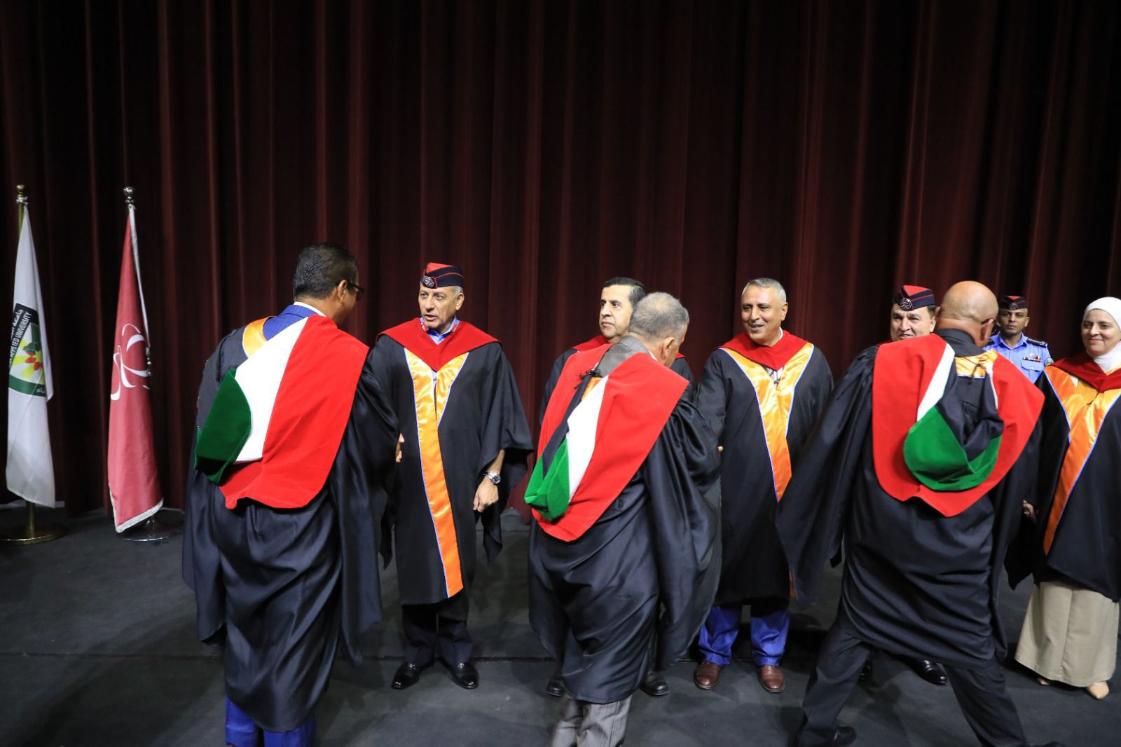 صورة حول : مدير الأمن العام يرعى حفل تخريج أكاديمية الأمير الحسين بن عبد الله الثاني للحماية المدنية مدير الأمن العام يرعى حفل تخريج أكاديمية الأمير الحسين بن عبد الله الثاني للحماية المدنية