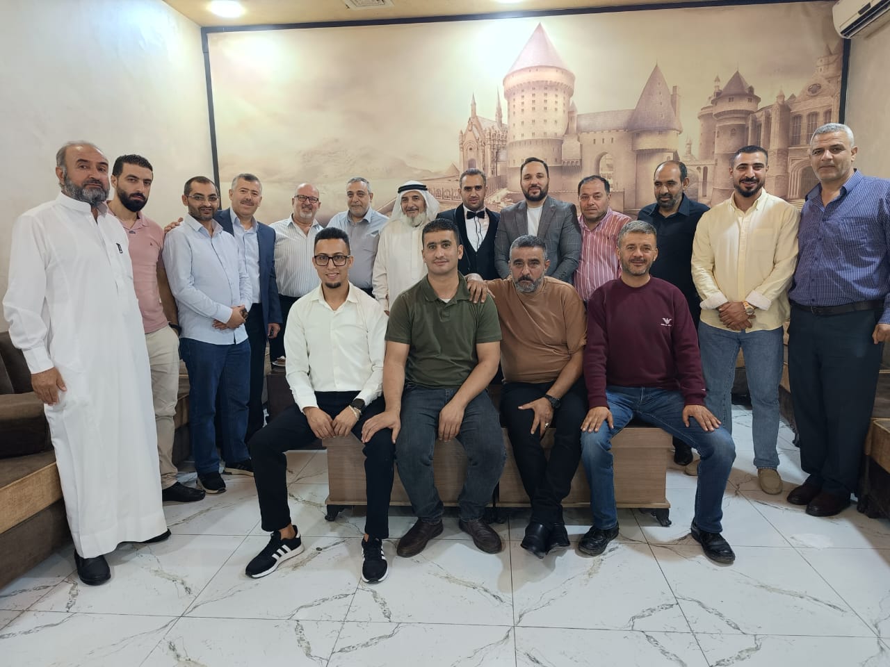 فراس الهيجاوي والإعلامي خليل قطيشات يباركون ابوجسار بمناسبة زواجه