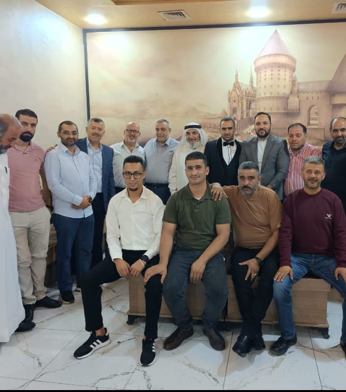 صورة حول : فراس الهيجاوي والإعلامي خليل قطيشات يباركون ابوجسار بمناسبة زواجه فراس الهيجاوي والإعلامي خليل قطيشات يباركون ابوجسار بمناسبة زواجه