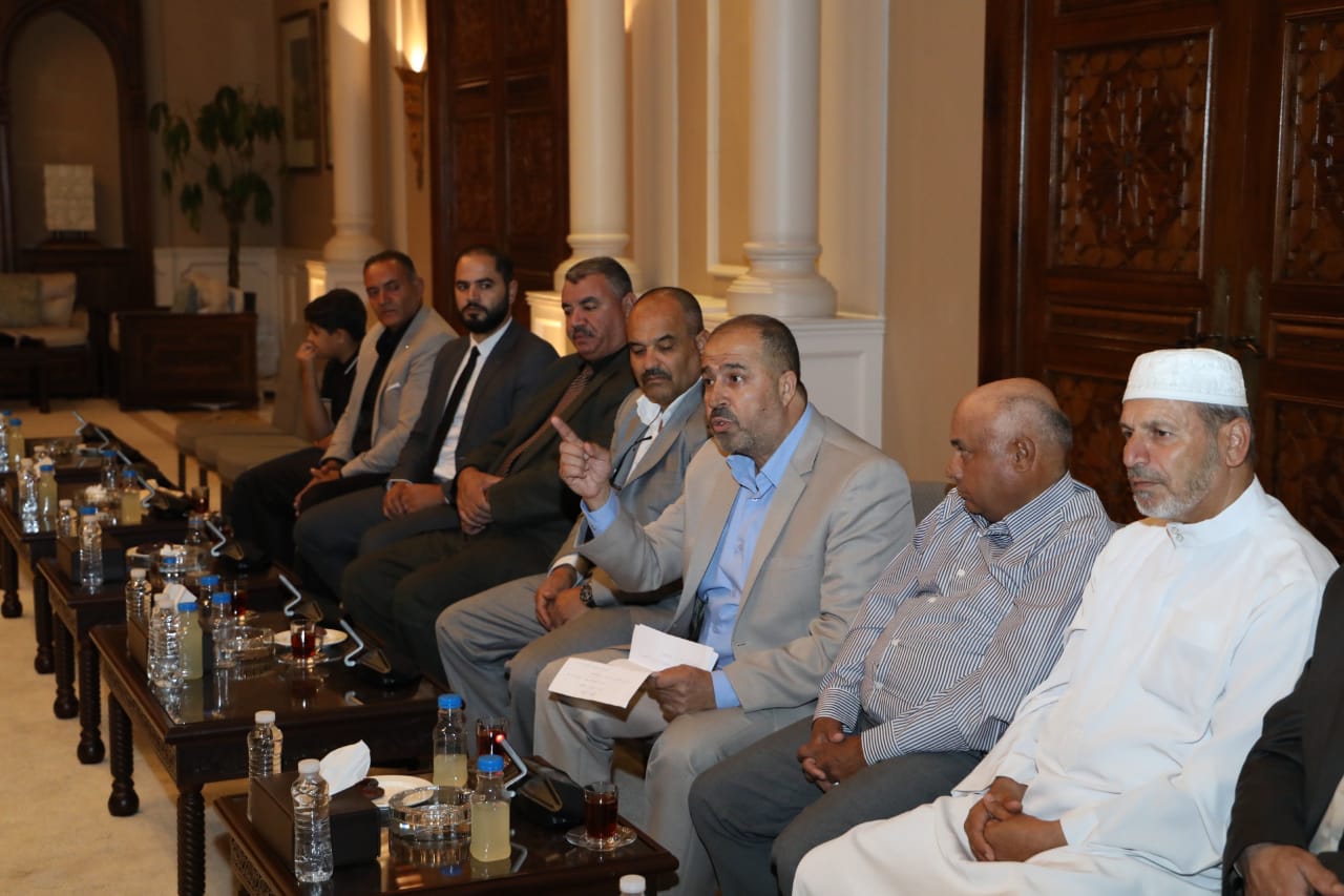 صورة حول : رئيس الديوان الملكي يلتقي متقاعدين عسكريين ووفدا من أبناء عشيرة آل عبادة رئيس الديوان الملكي يلتقي متقاعدين عسكريين ووفدا من أبناء عشيرة آل عبادة