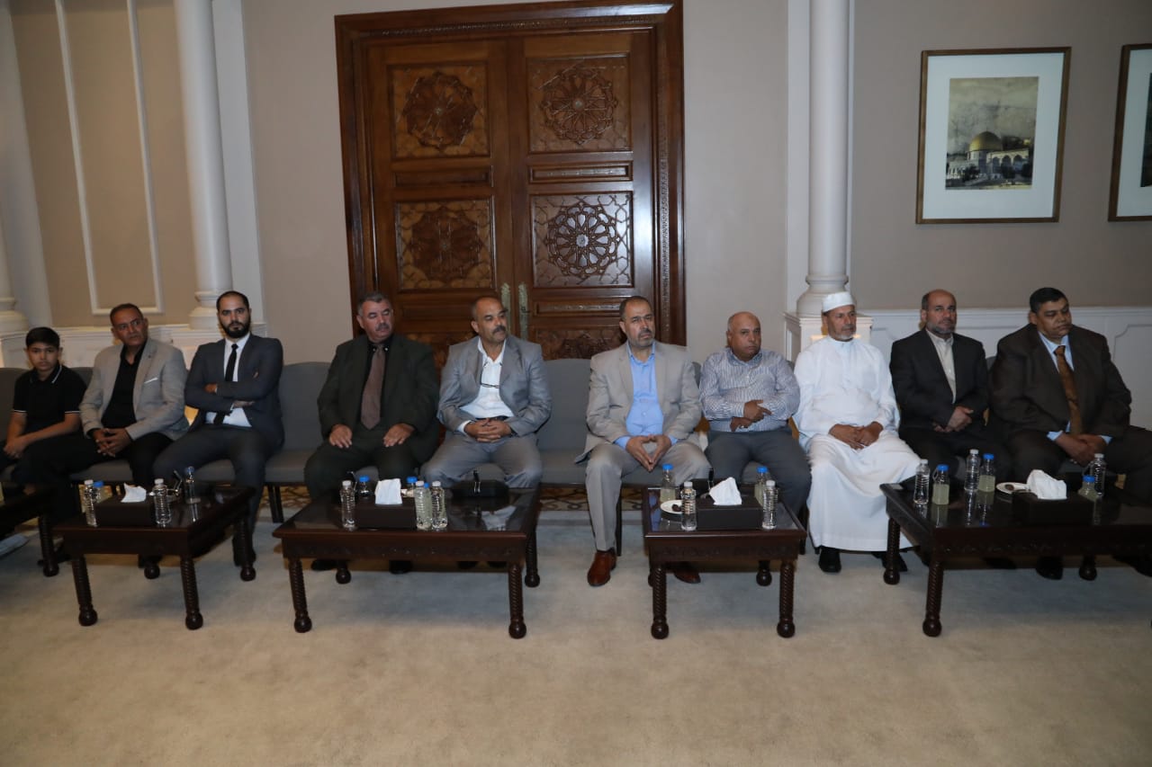 رئيس الديوان الملكي يلتقي متقاعدين عسكريين ووفدا من أبناء عشيرة آل عبادة