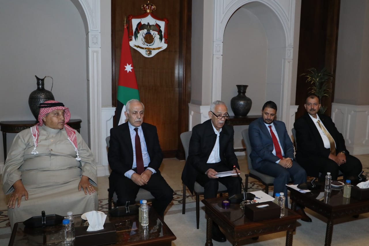 رئيس الديوان الملكي يلتقي متقاعدين عسكريين ووفدا من أبناء عشيرة آل عبادة