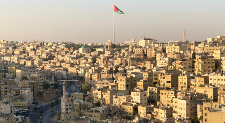 طقس معتدل في معظم مناطق المملكة و حار في البحر الميت و العقبة