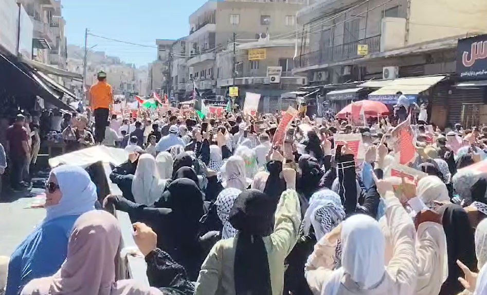 الاردنيون يشاركون في مسيرة دعماً لفلسطين ولبنان
