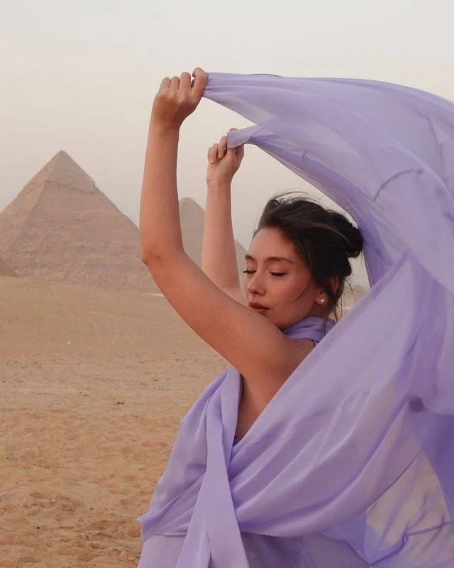 صورة حول : النجمة التركية "نسليهان أتاغول" تستعرض حملها في مصر النجمة التركية "نسليهان أتاغول" تستعرض حملها في مصر