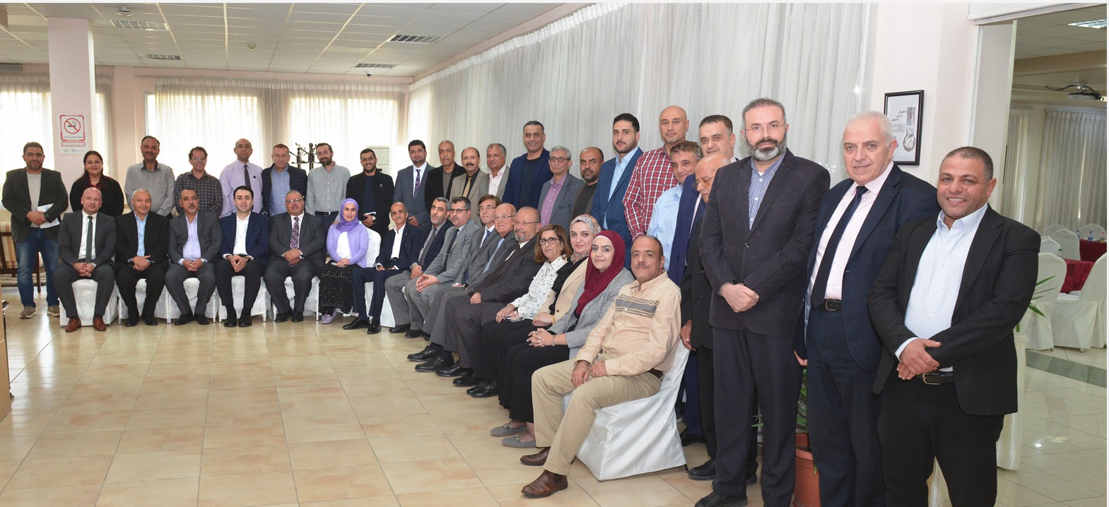 صورة حول : نادي جامعة البترا يعقد ندوة حوارية مع رئيس الجامعة أ.د. رامي عبد الرحيم حول "التحديات المستقبلية في قطاع التعليم العالي نادي جامعة البترا يعقد ندوة حوارية مع رئيس الجامعة أ.د. رامي عبد الرحيم حول "التحديات المستقبلية في قطاع التعليم العالي