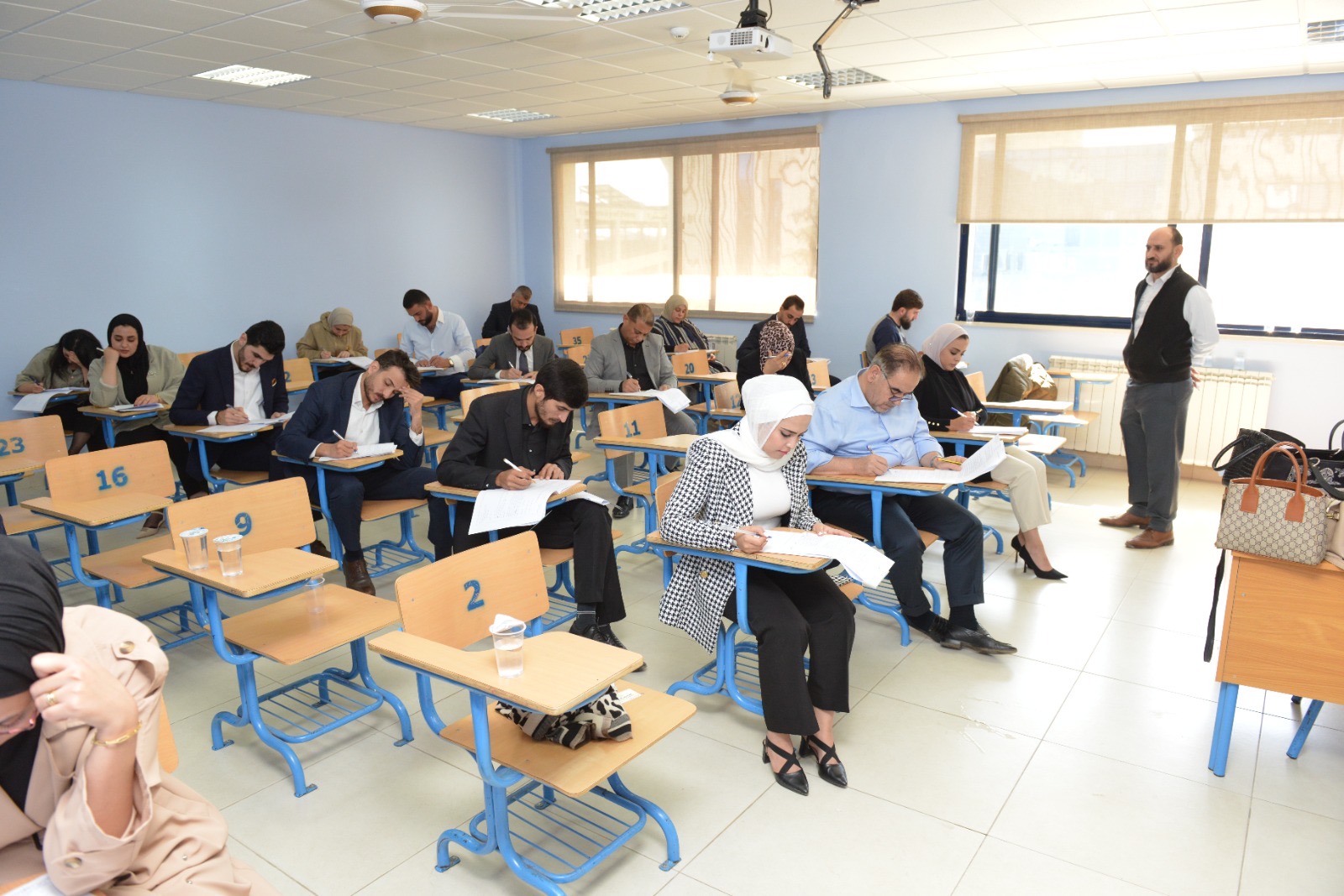 صورة حول : جامعة البترا تستضيف امتحان المزاولة التحريري لنقابة المحامين الأردنيين جامعة البترا تستضيف امتحان المزاولة التحريري لنقابة المحامين الأردنيين