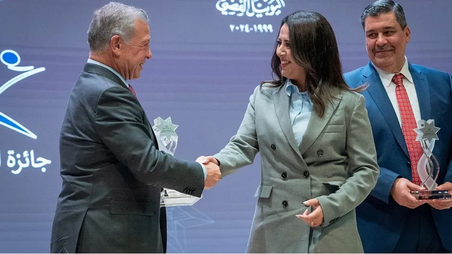 عاجل | تكريم المدير التنفيذي لمركز زها بجائزة الملك عبدالله الثاني للتميز