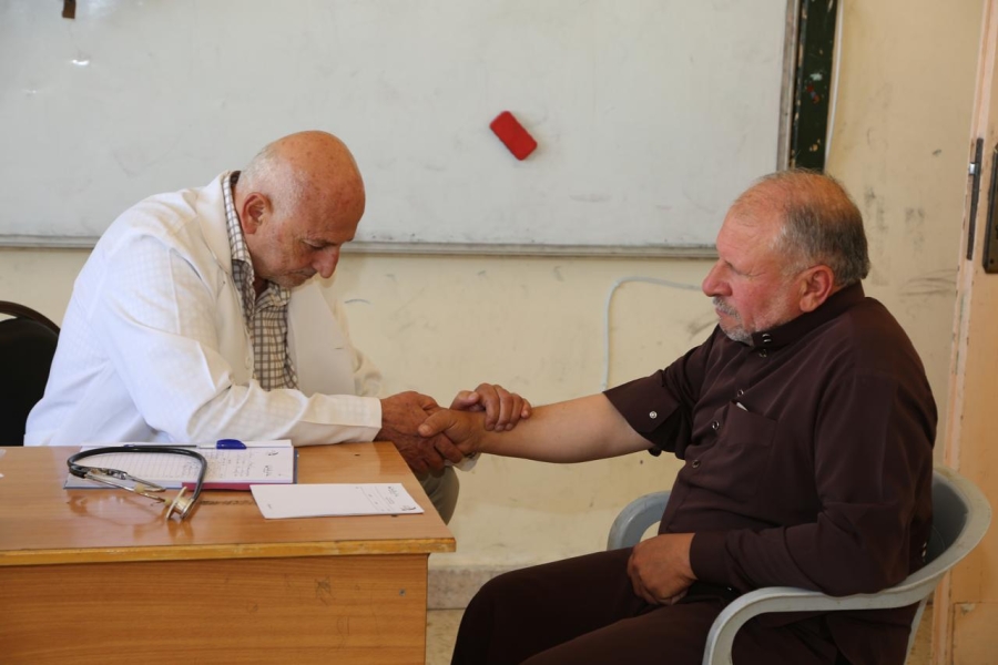 بالصور...البر والإحسان تقدم خدمات طبية مجانية لـ750 مريضاً في لواء بصيرا