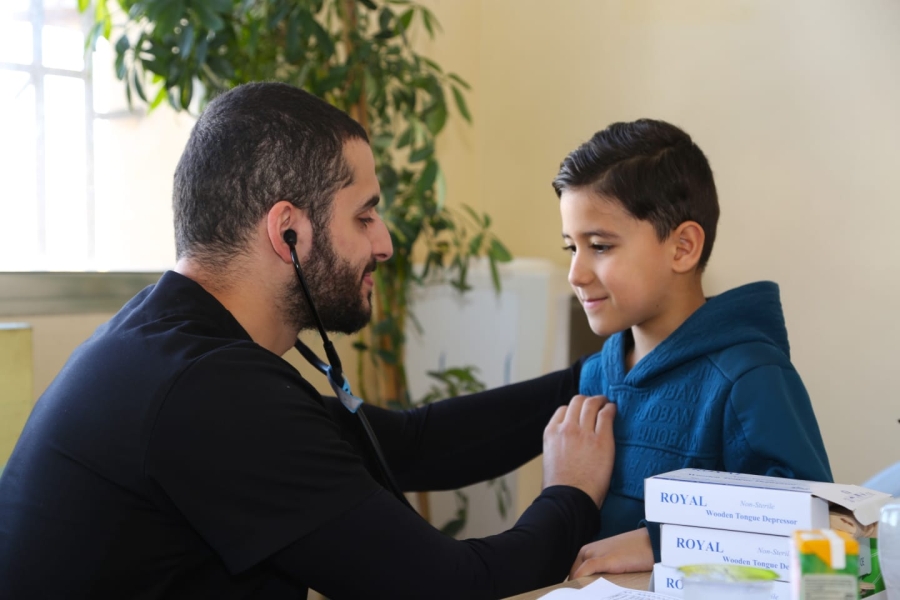 بالصور...البر والإحسان تقدم خدمات طبية مجانية لـ750 مريضاً في لواء بصيرا